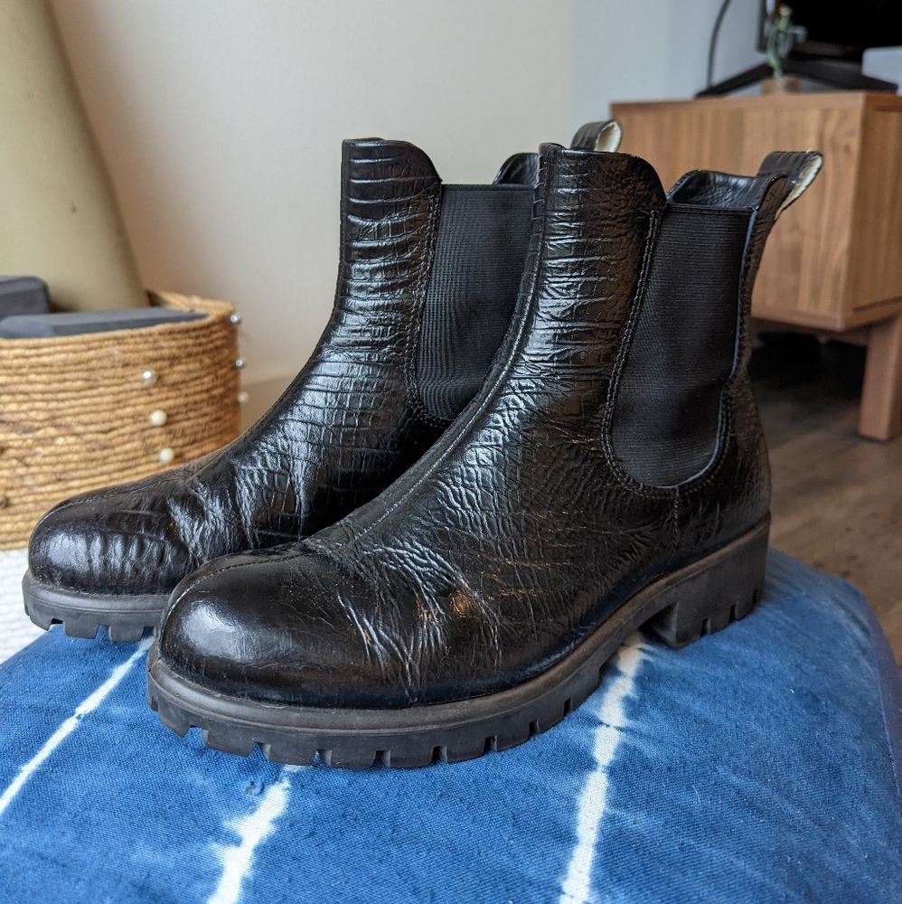Ecco size 39 Black Leather Chelsea Boot
